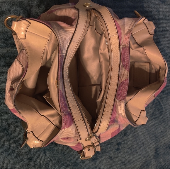 Coach purse - Picture 4 of 5